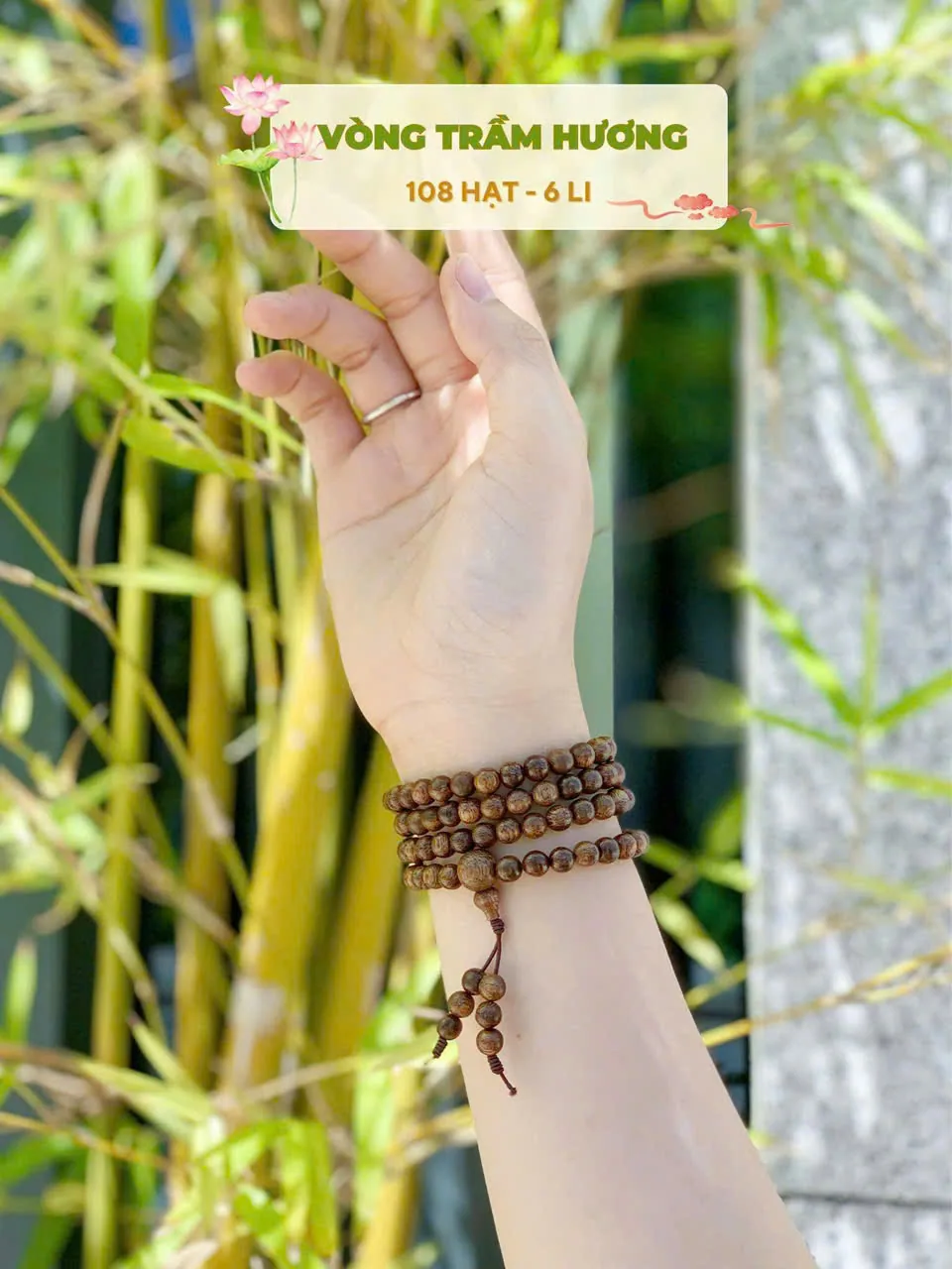 Ảnh thực tế chuỗi tràng Chuoi108 trên cổ tay từ catalog Mộc Thiên Cát